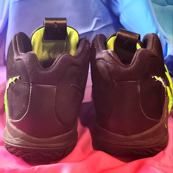 KYRIE 4 HALLOWEEN EDITION YOUTH 7 GREAT CONDITION ZERO TREAD WEAR NIKE - Picture 4 of 6